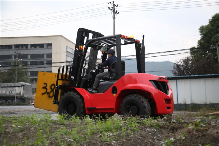 Versatile 4WD Forklift From 2 To 5 Ton